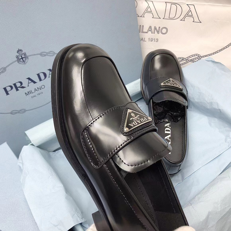 Pra*a leather loafers