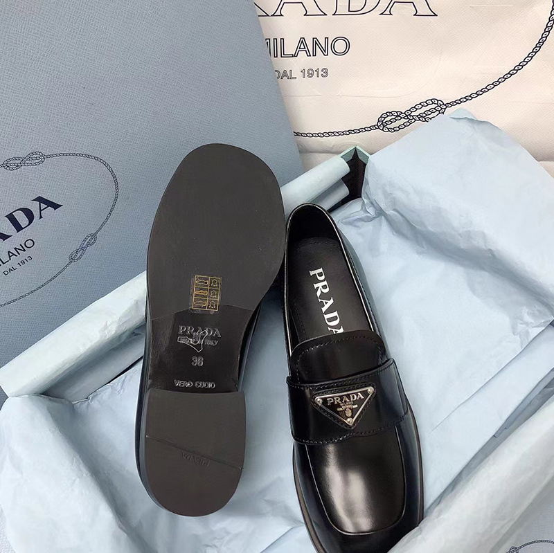 Pra*a leather loafers