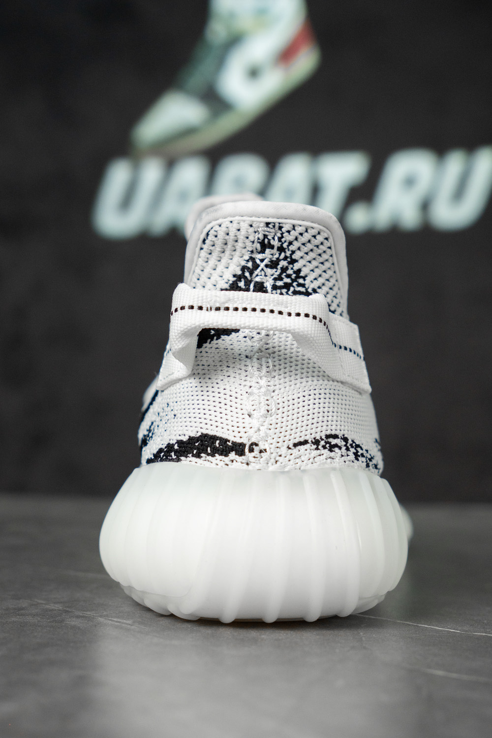 Y**zy boost 350 v2 "zebra"