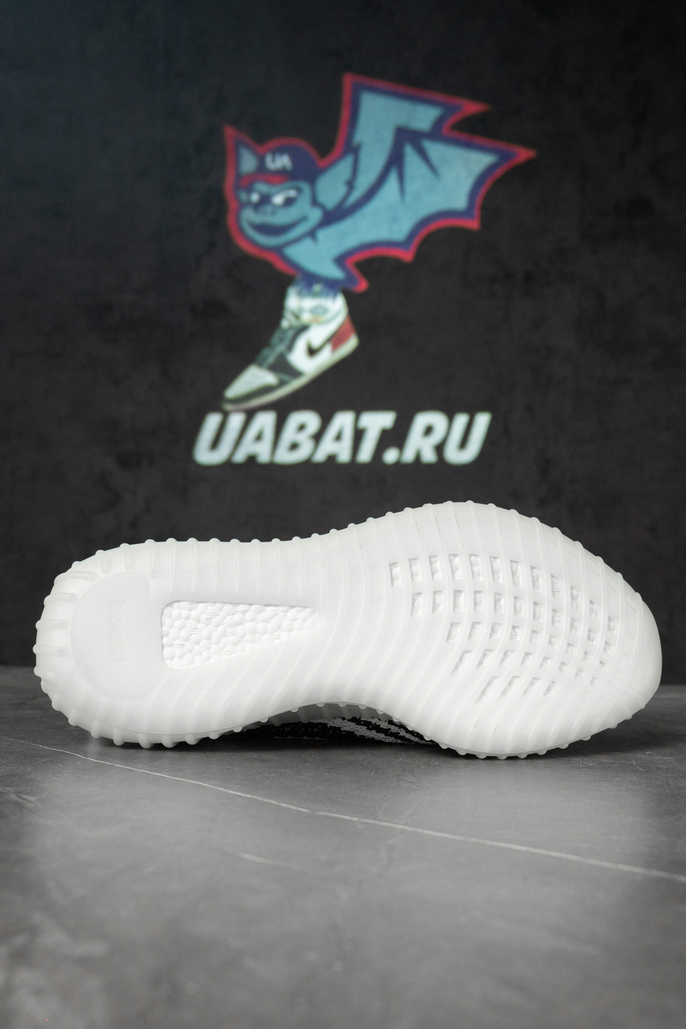 Y**zy boost 350 v2 "zebra"