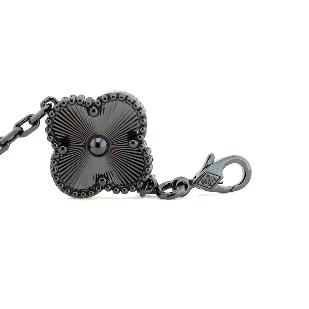 V*N CL*F & arpels bracelet  au750