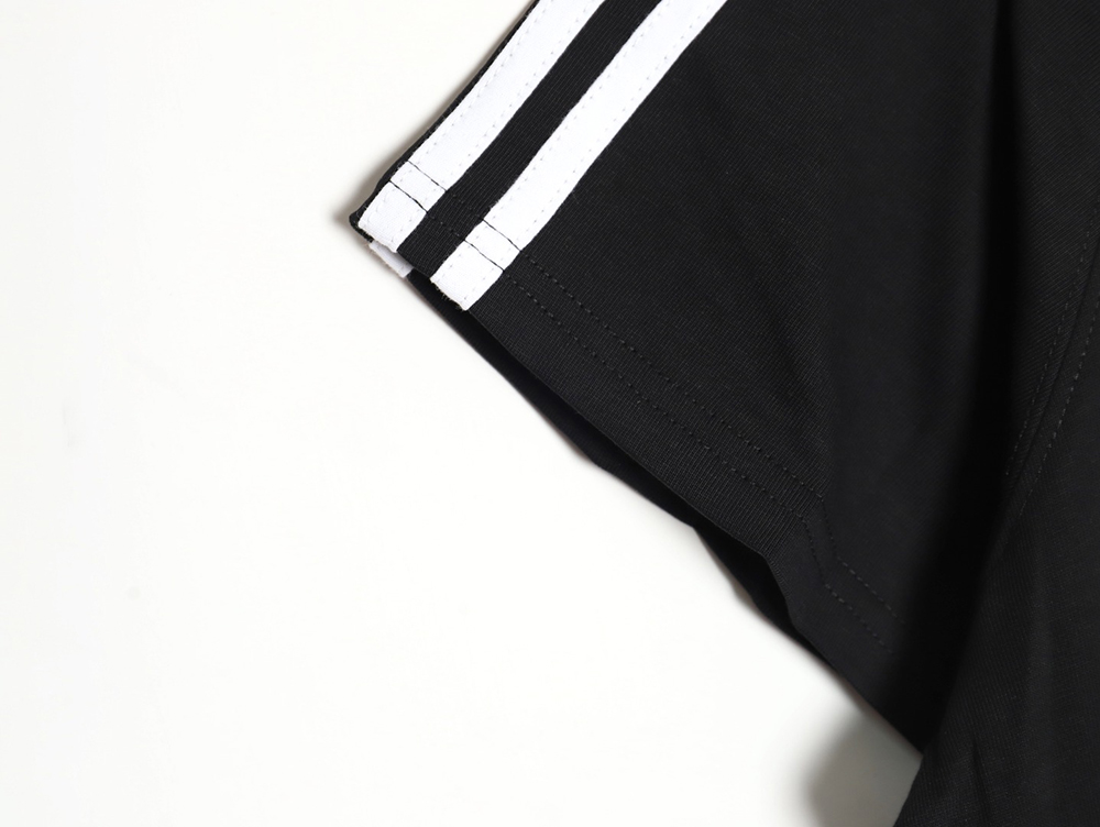 We11done three stripes short sleeve t-shirt