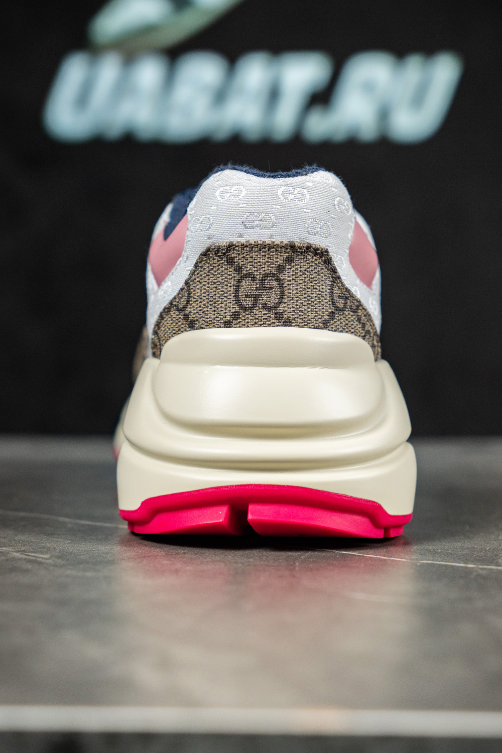 G*u*i wmns gg rhyton 