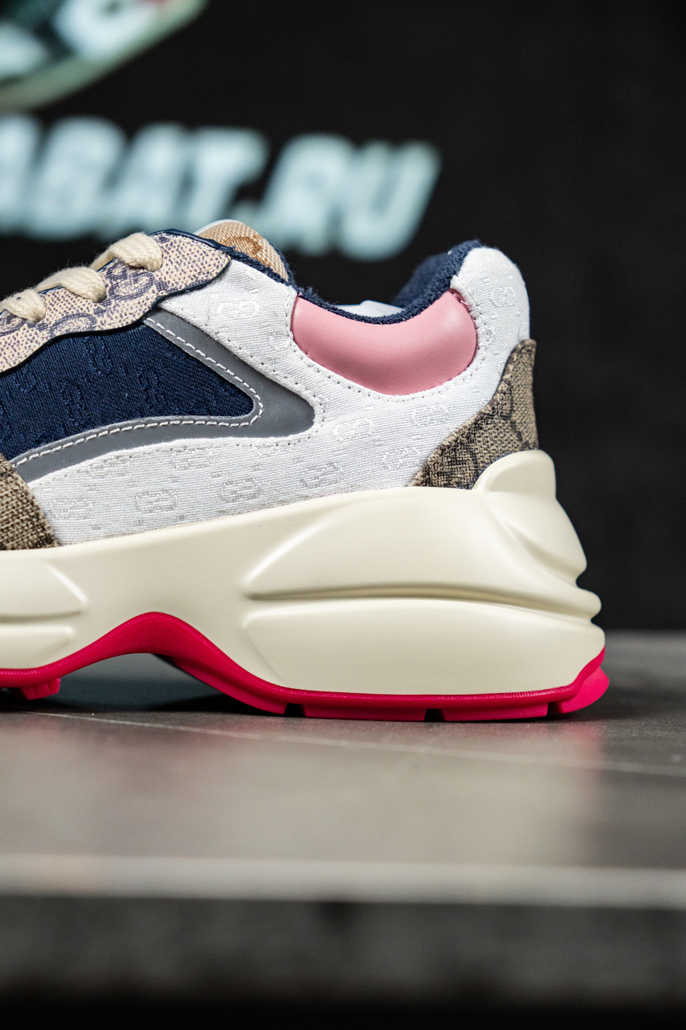 G*u*i wmns gg rhyton 