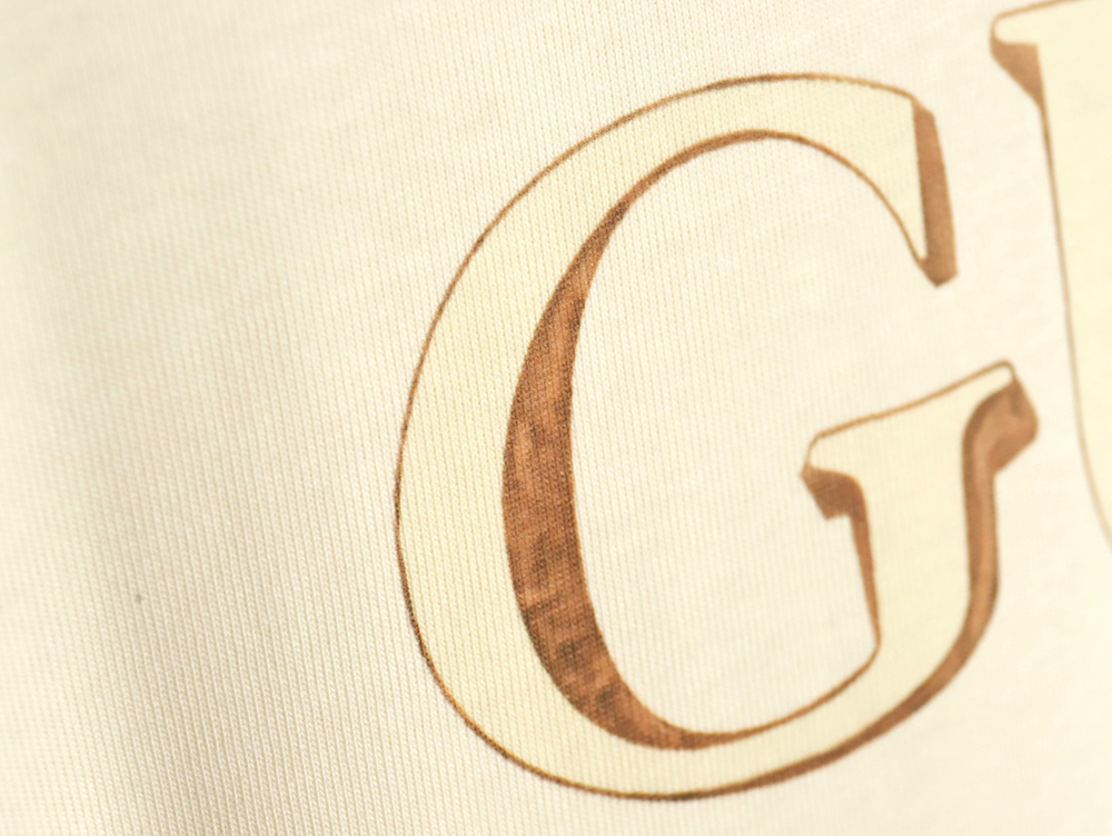 G*u*i 24ss classic letter logo strawberry print t-shirt