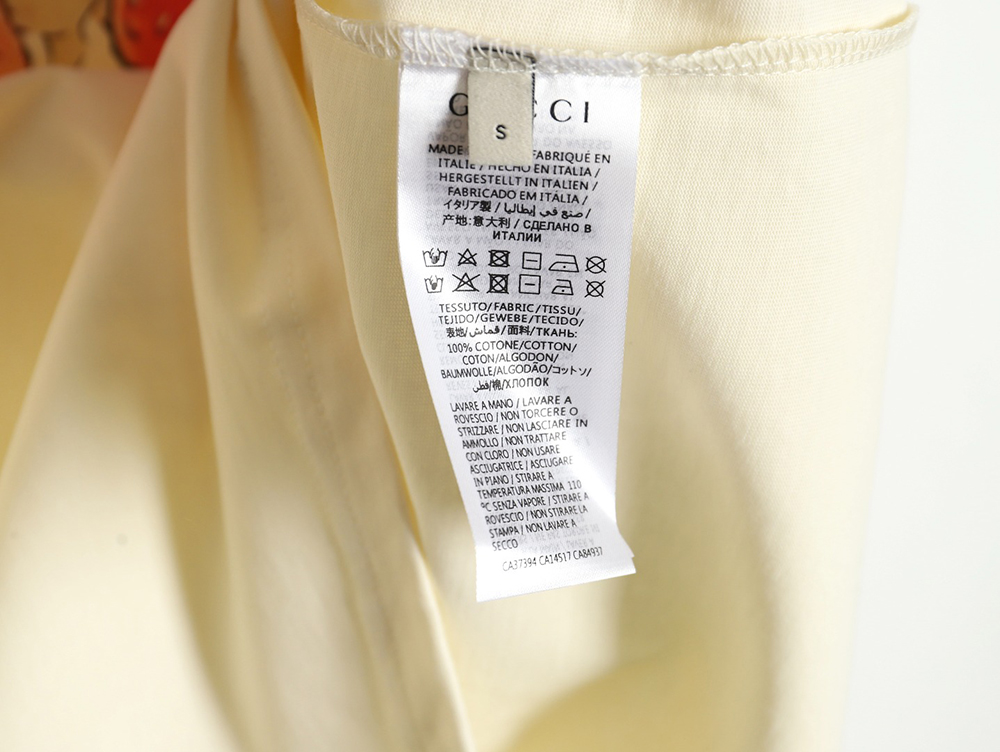 G*u*i 24ss classic letter logo strawberry print t-shirt