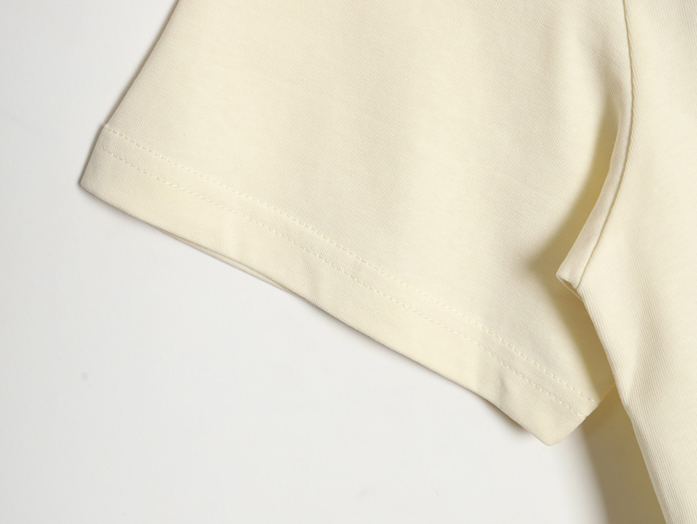 G*u*i 24ss classic letter logo strawberry print t-shirt