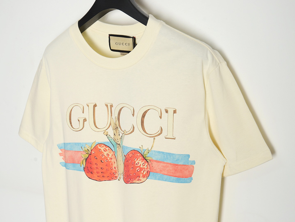 G*u*i 24ss classic letter logo strawberry print t-shirt