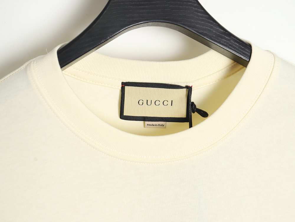 G*u*i 24ss classic letter logo strawberry print t-shirt