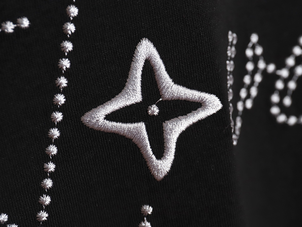 l0*is V*t0n fei dong employee letter embroidered short-sleeved t-shirt tsk2