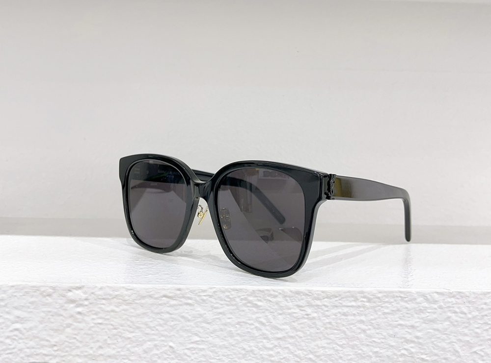 Sa**t Lau*nt eyeglasses m105f