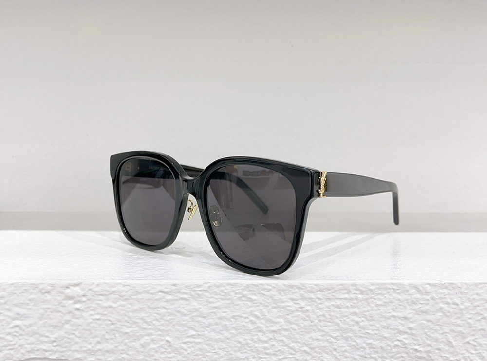 Sa**t Lau*nt eyeglasses m105f