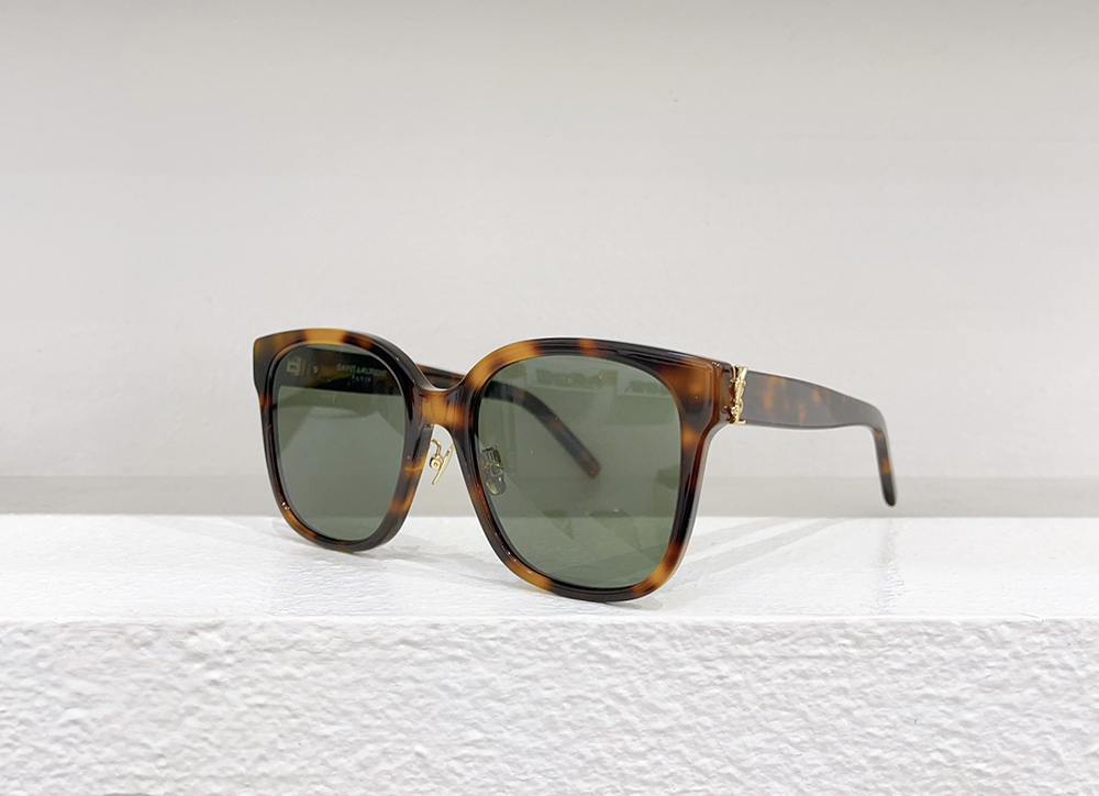 Sa**t Lau*nt eyeglasses m105f