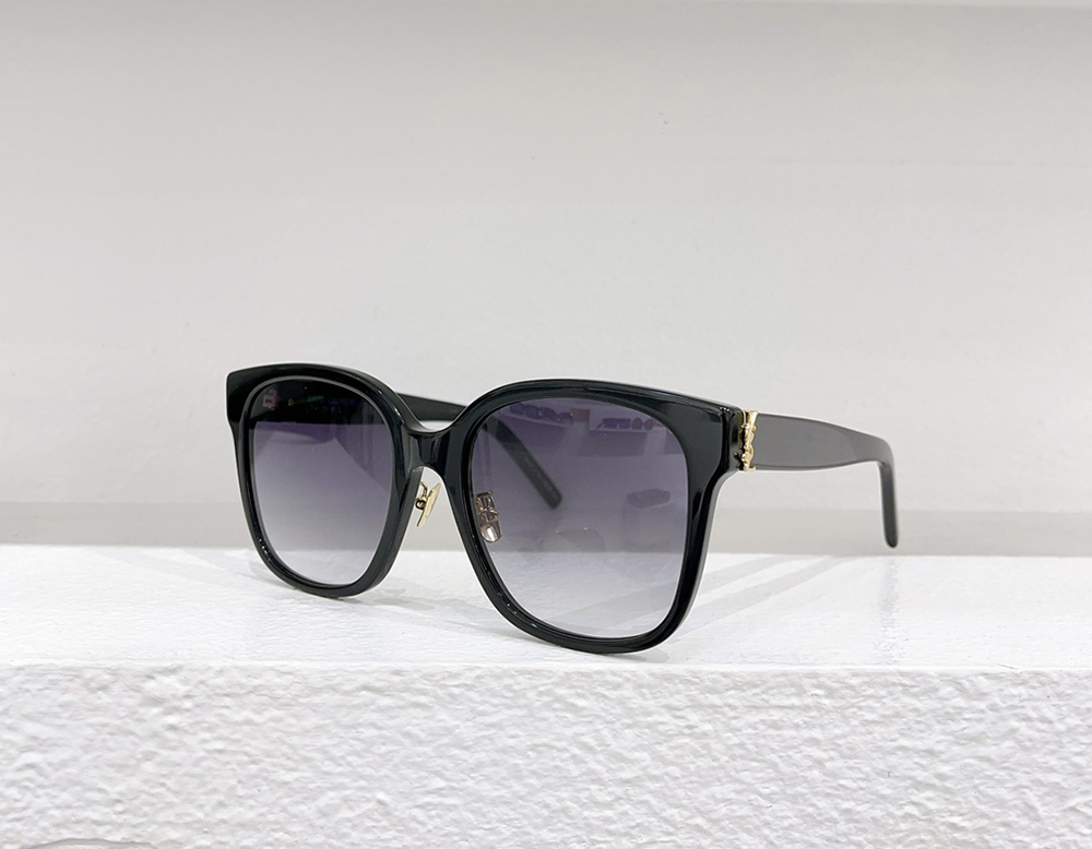 Sa**t Lau*nt eyeglasses m105f