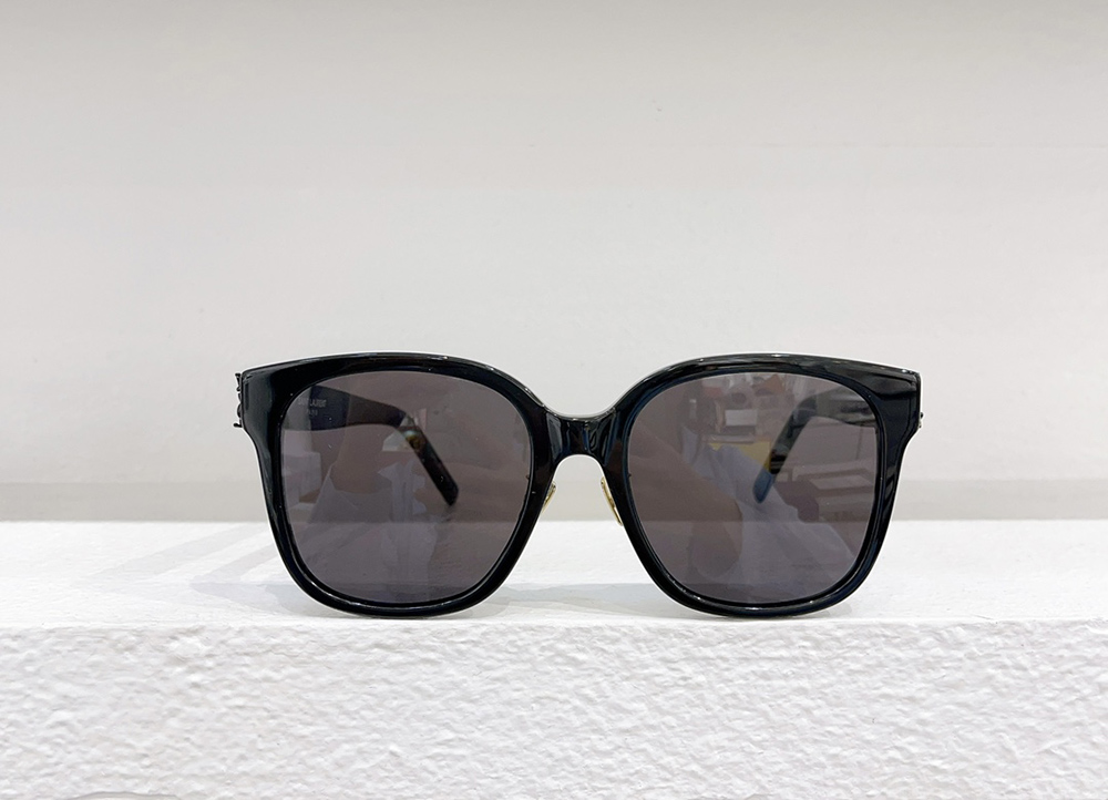 Sa**t Lau*nt eyeglasses m105f