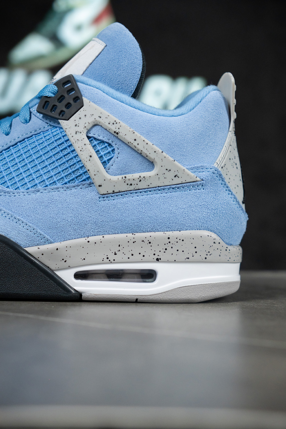 AIR JORDAN 4 UNIVERSITY BLUE
