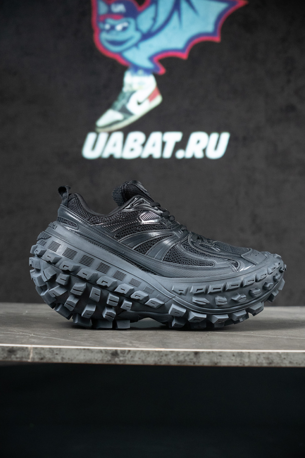 Ba*len*cia*ga defender sneaker 