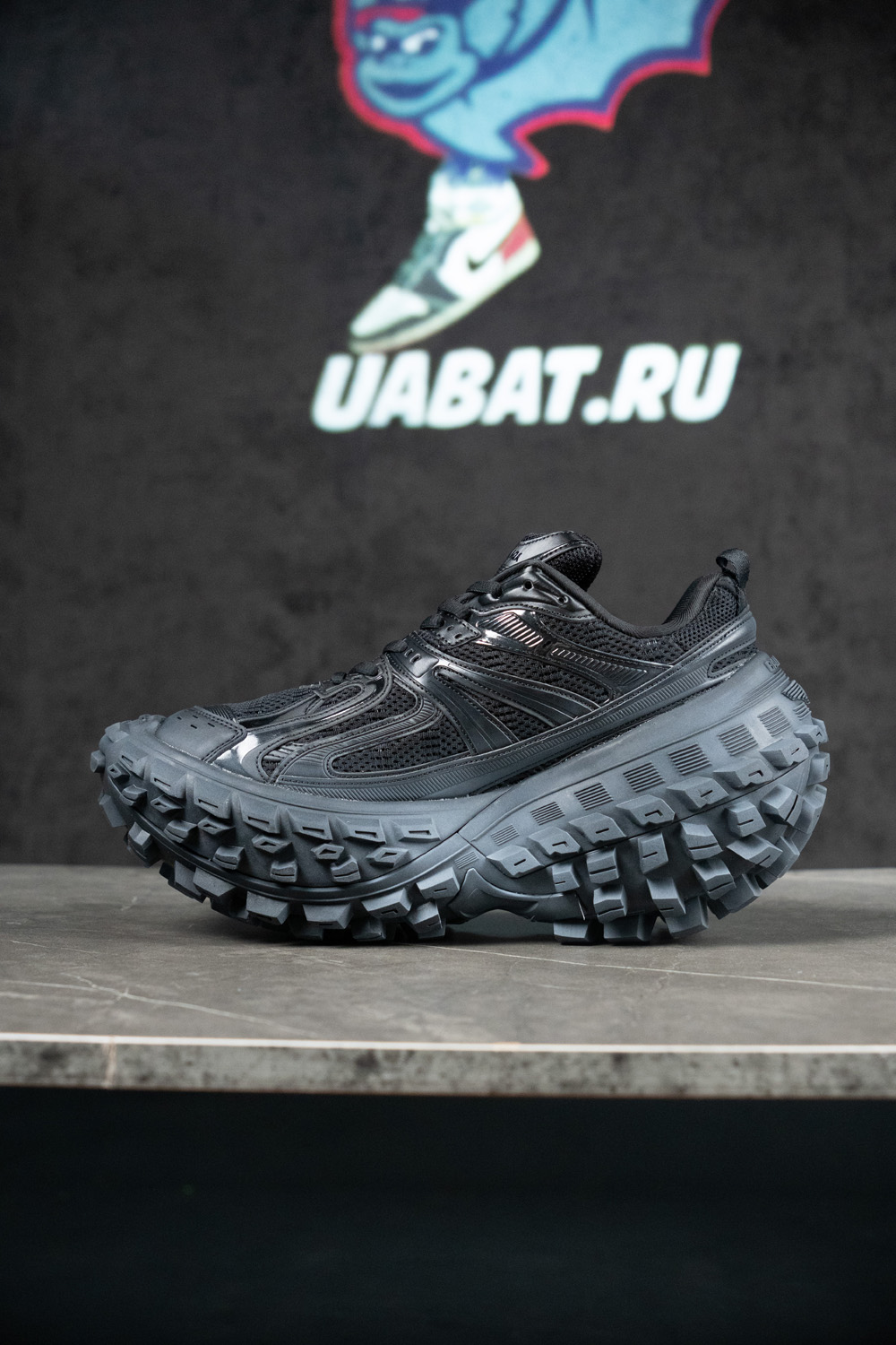 Ba*len*cia*ga defender sneaker 