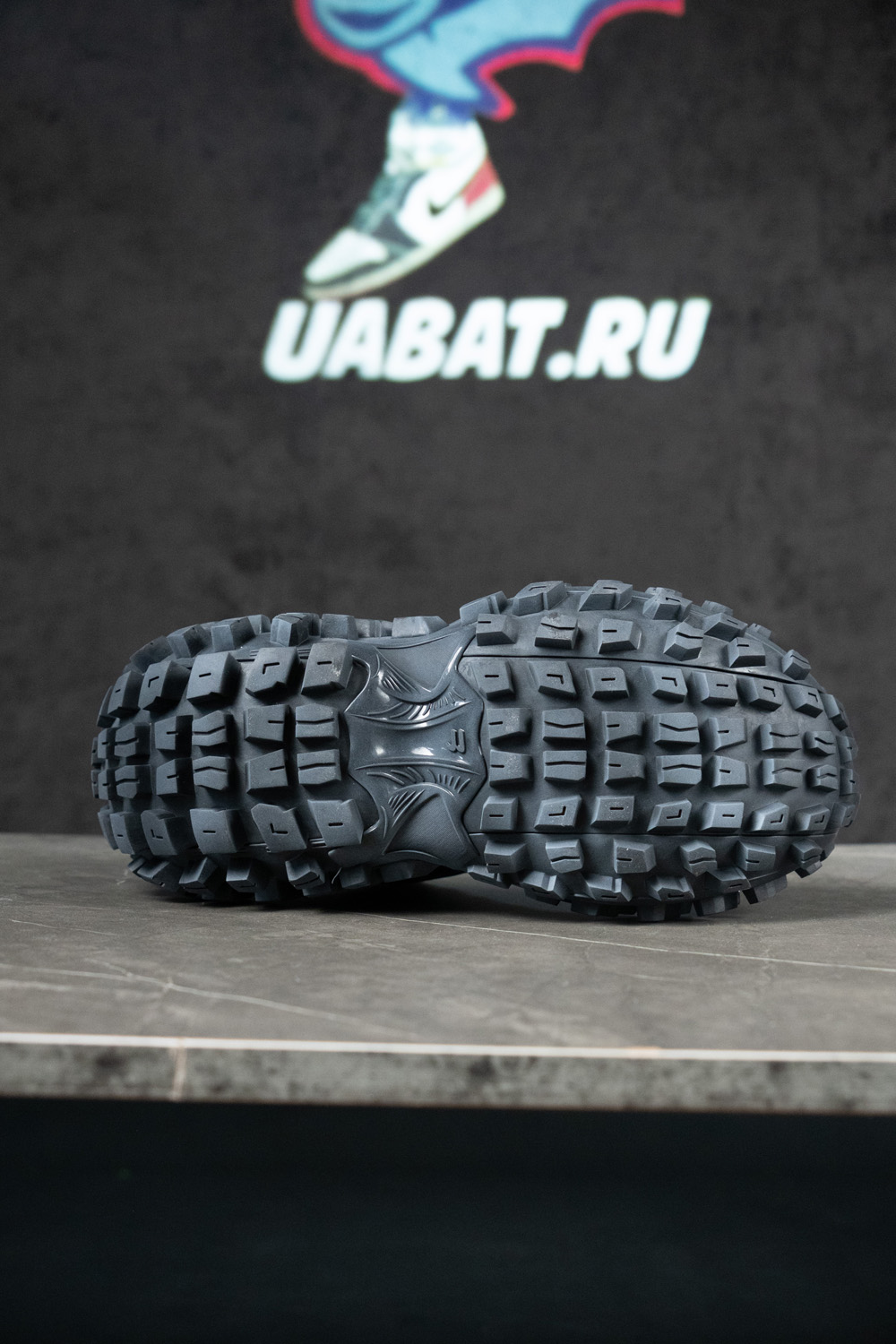 Ba*len*cia*ga defender sneaker 