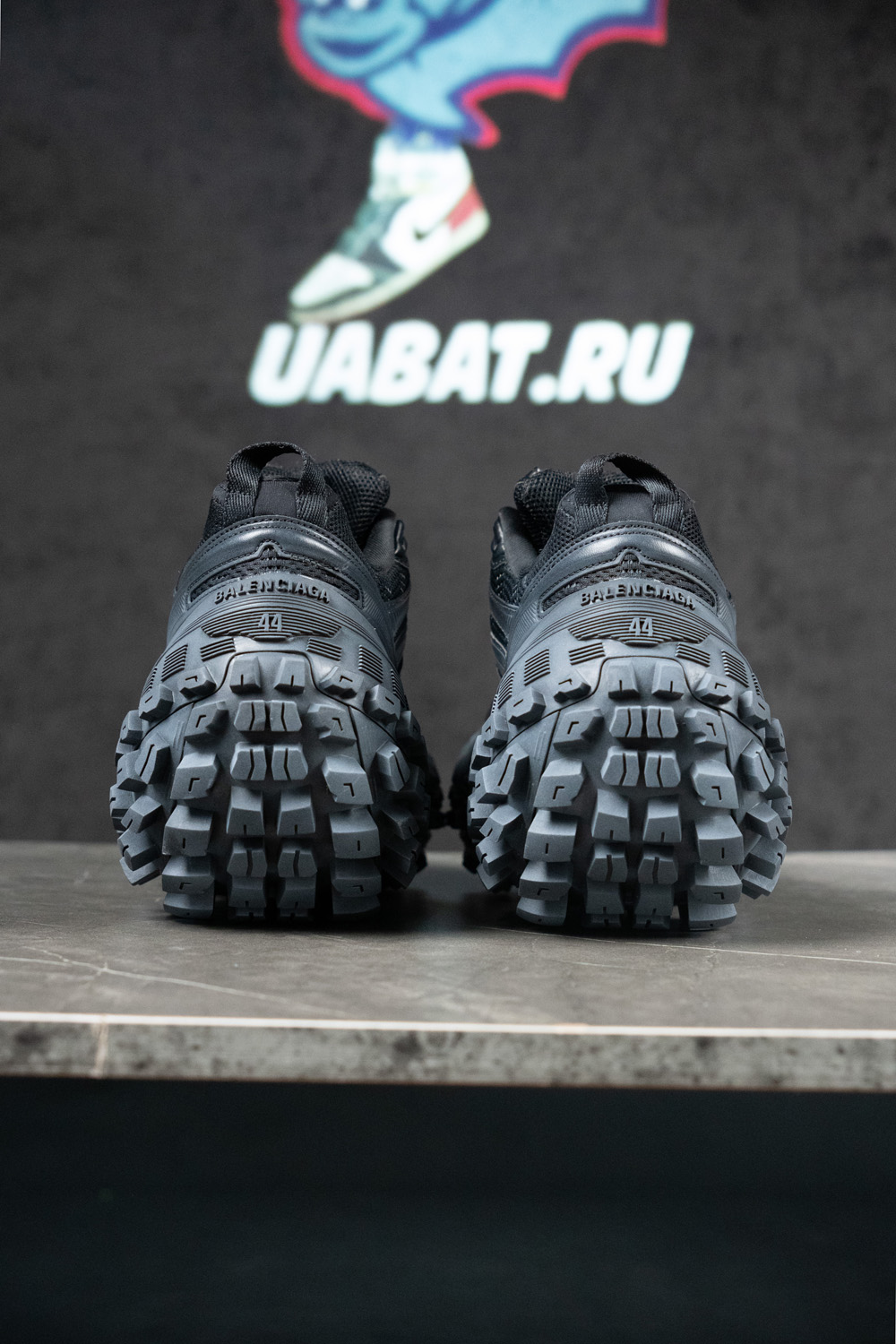 Ba*len*cia*ga defender sneaker 