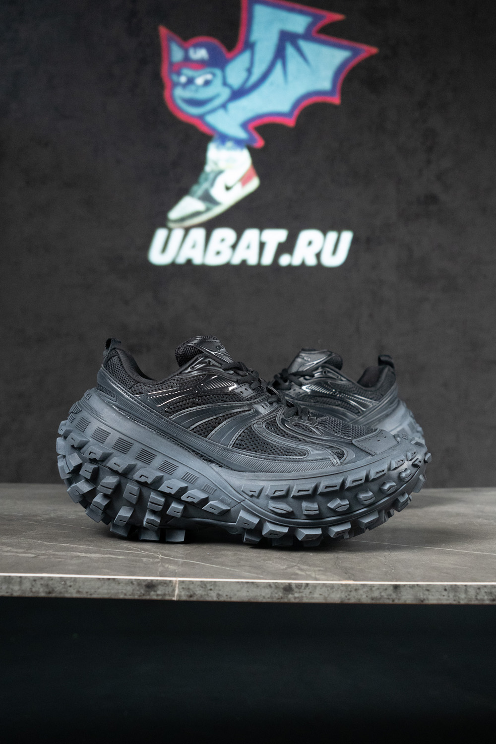 Ba*len*cia*ga defender sneaker 