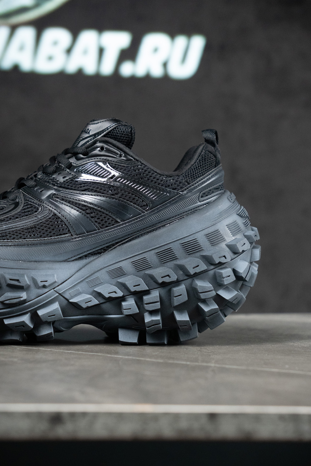 Ba*len*cia*ga defender sneaker 