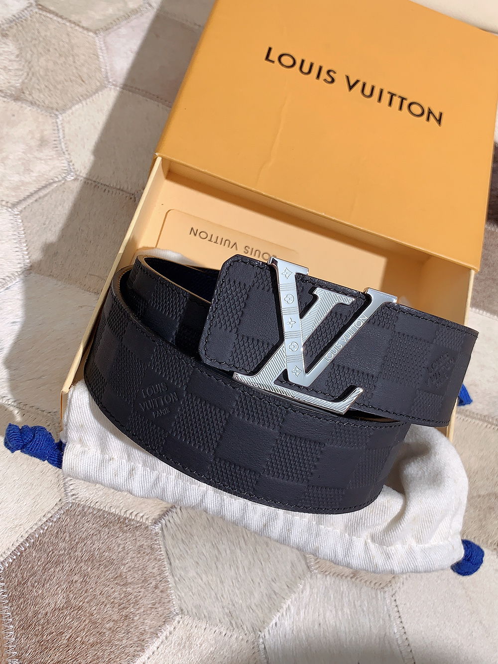 l0*is V*t0n belts m10770 40mm