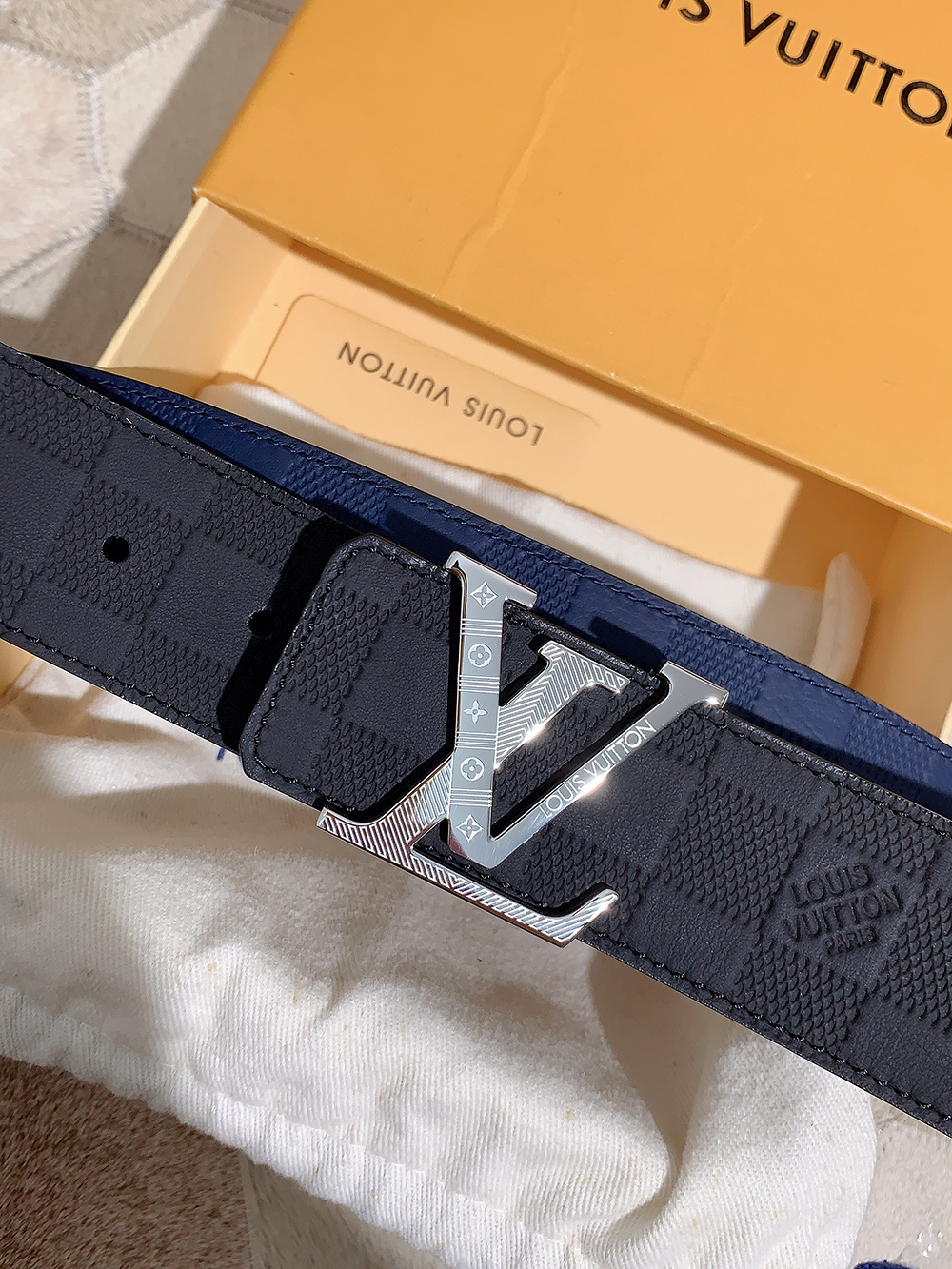 l0*is V*t0n belts m10770 40mm
