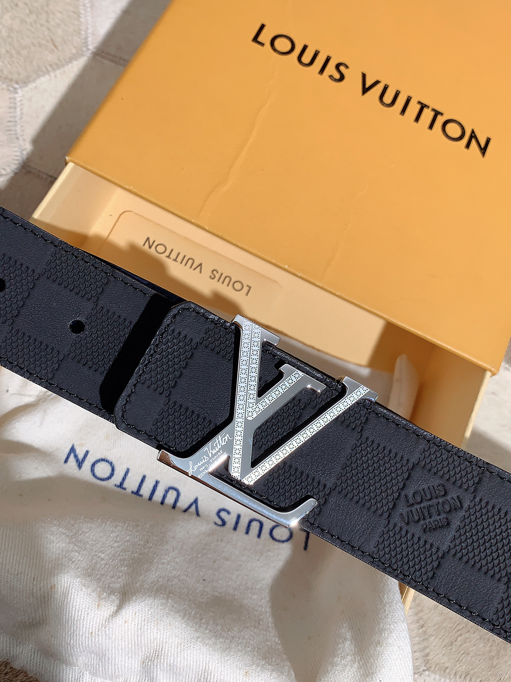 l0*is V*t0n belts m47883 40mm