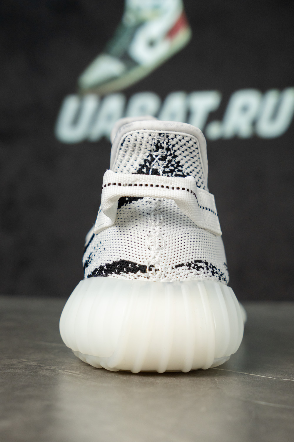 "special price" Y**zy boost 350 v2 "zebra"