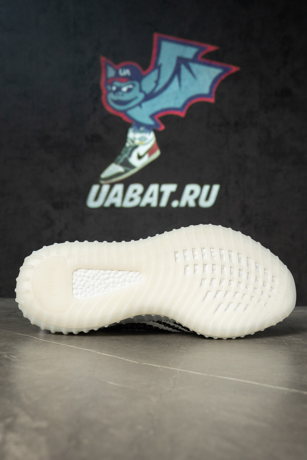 "special price" Y**zy boost 350 v2 "zebra"