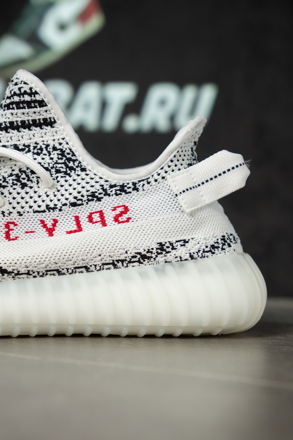 "special price" Y**zy boost 350 v2 "zebra"