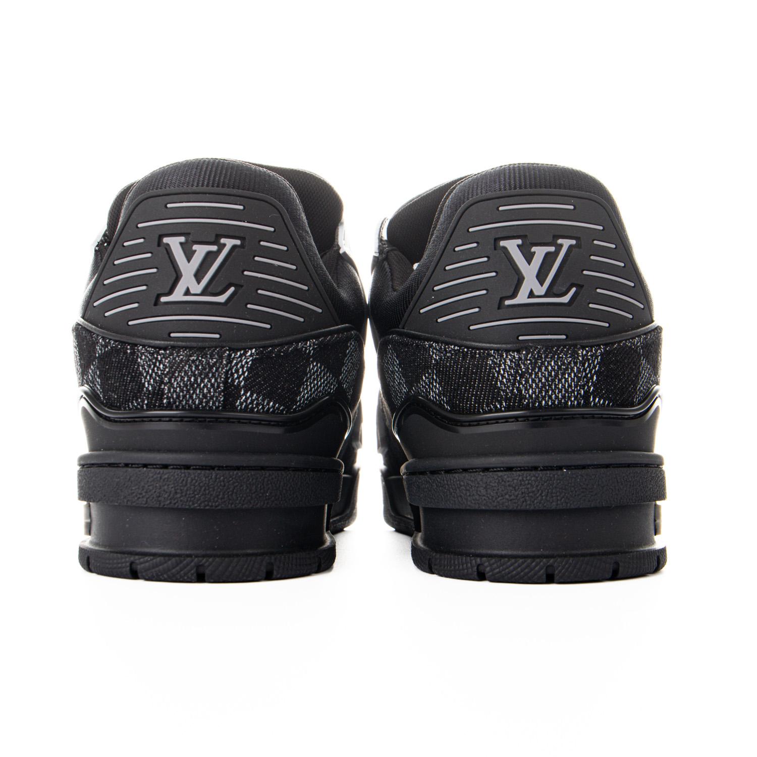 l0*is V*t0n trainer black