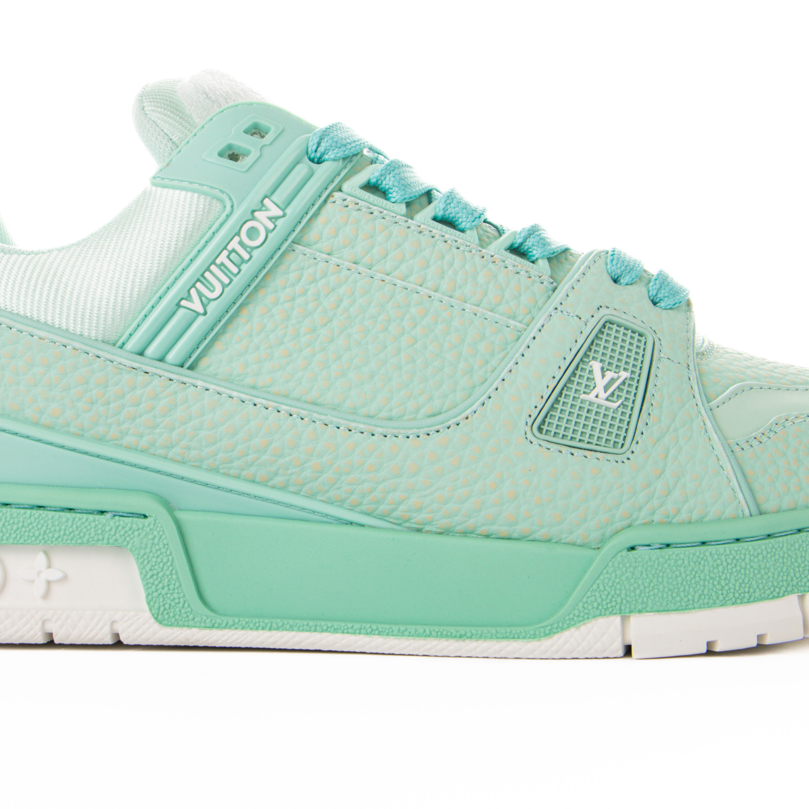 l0*is V*t0n trainer green