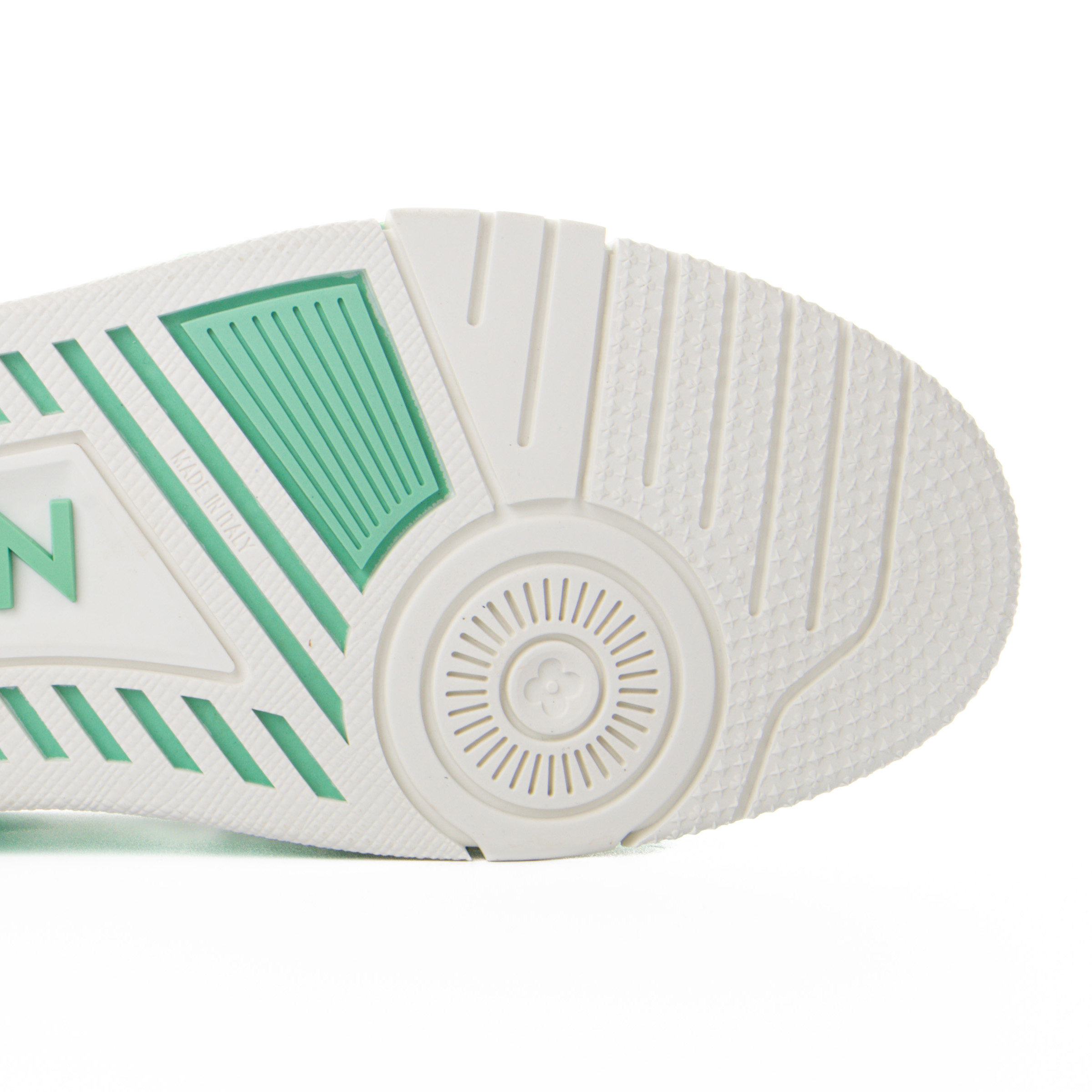 l0*is V*t0n trainer green