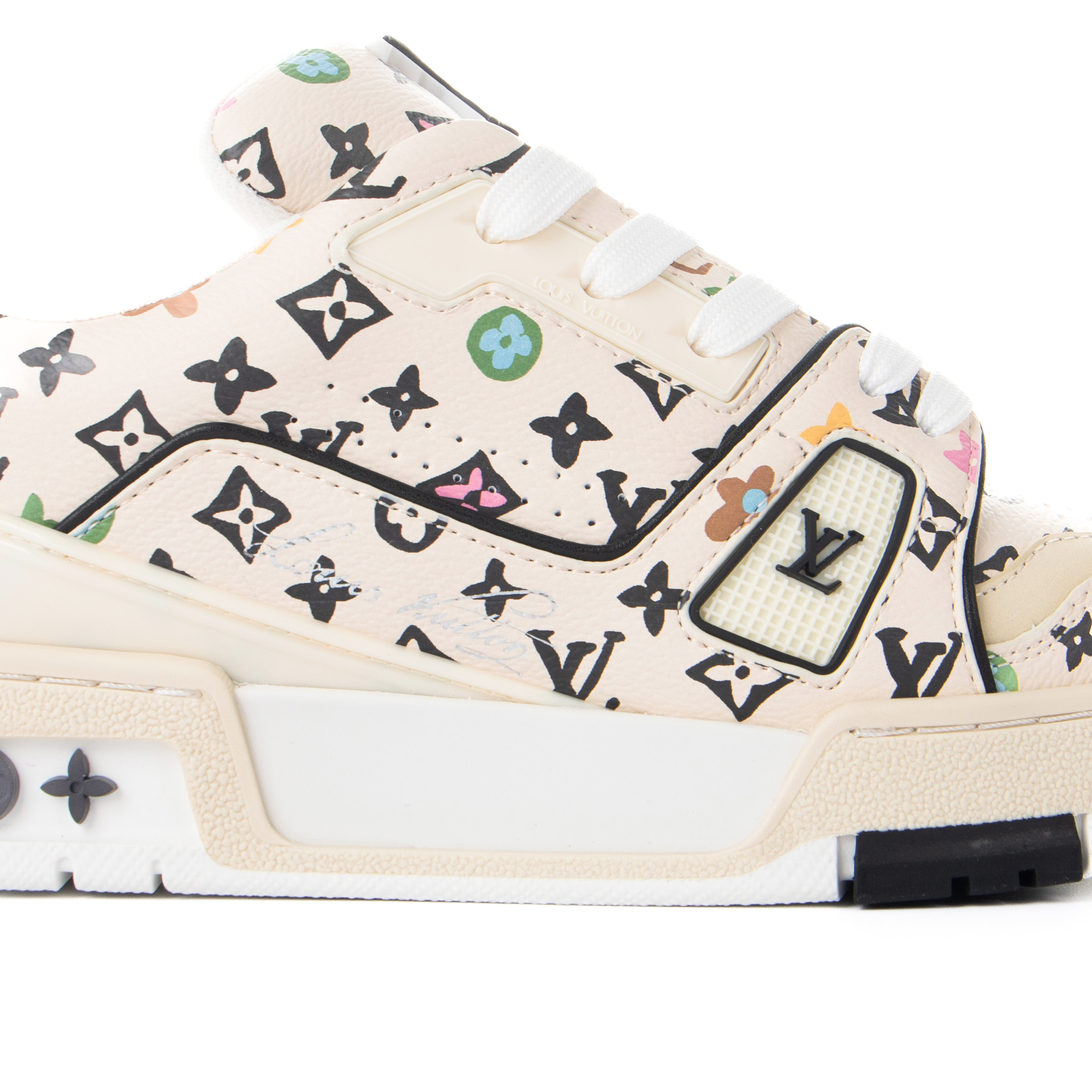 l0*is V*t0n trainer beige