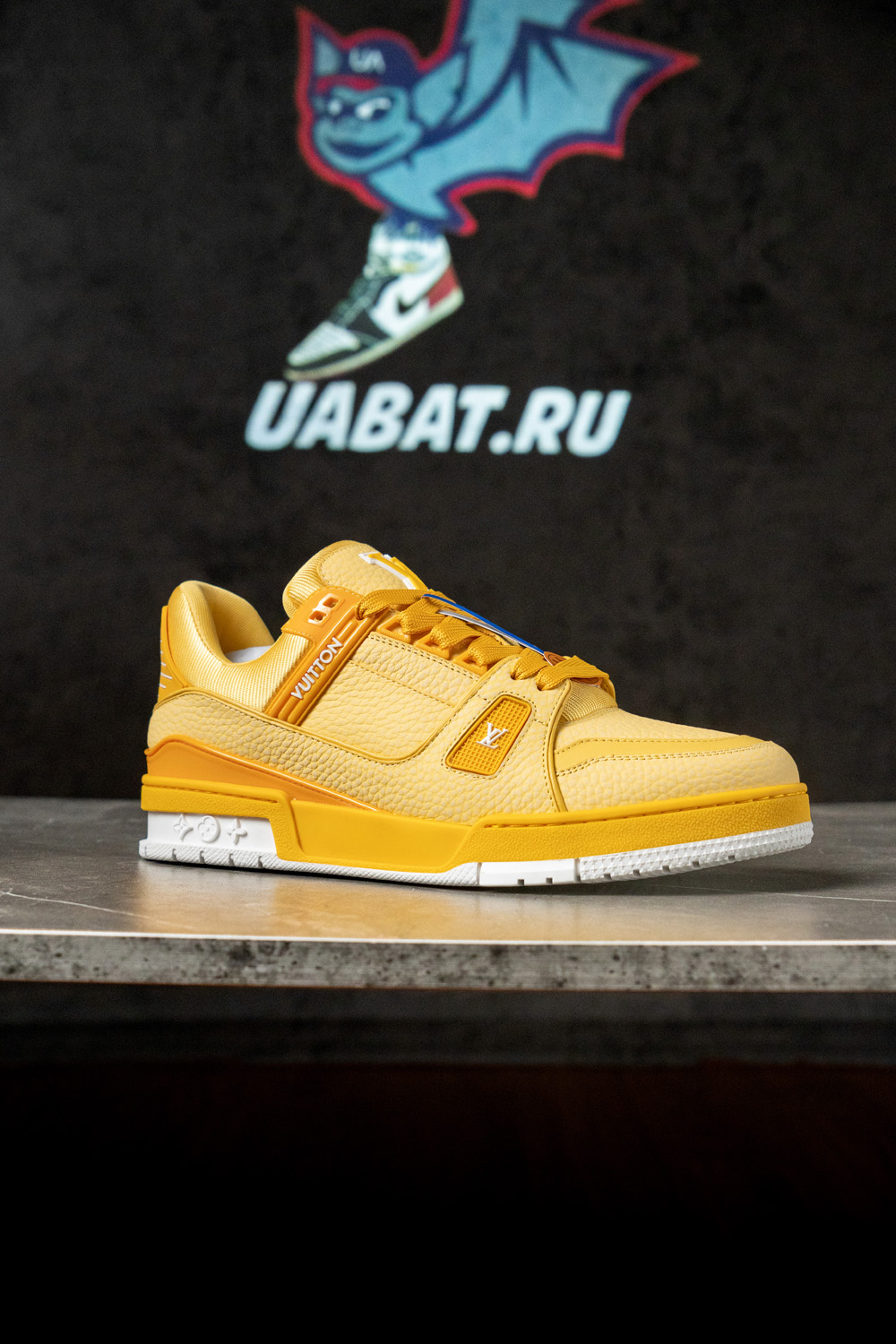 l0*is V*t0n lv trainer yellow white