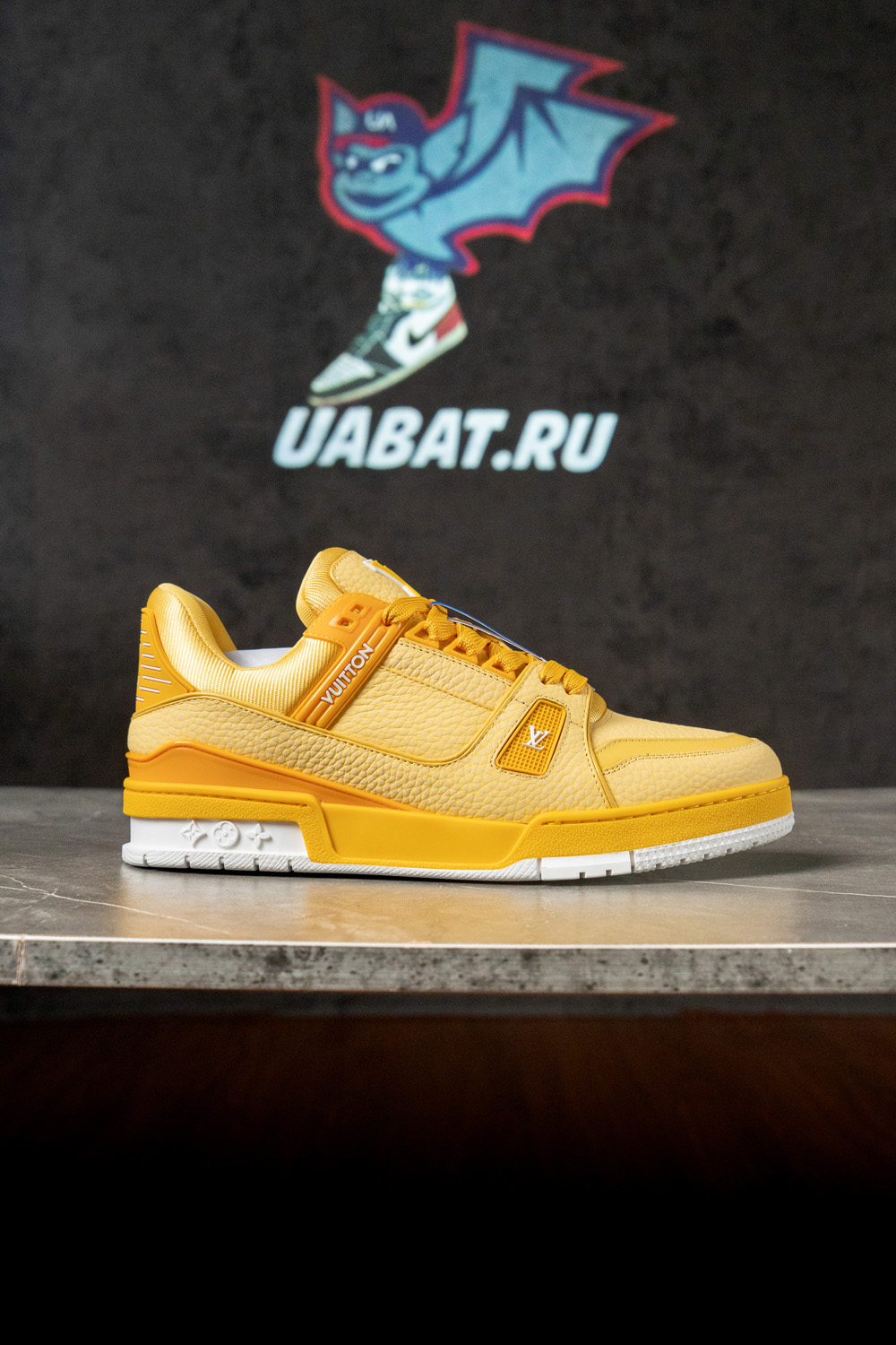 l0*is V*t0n lv trainer yellow white