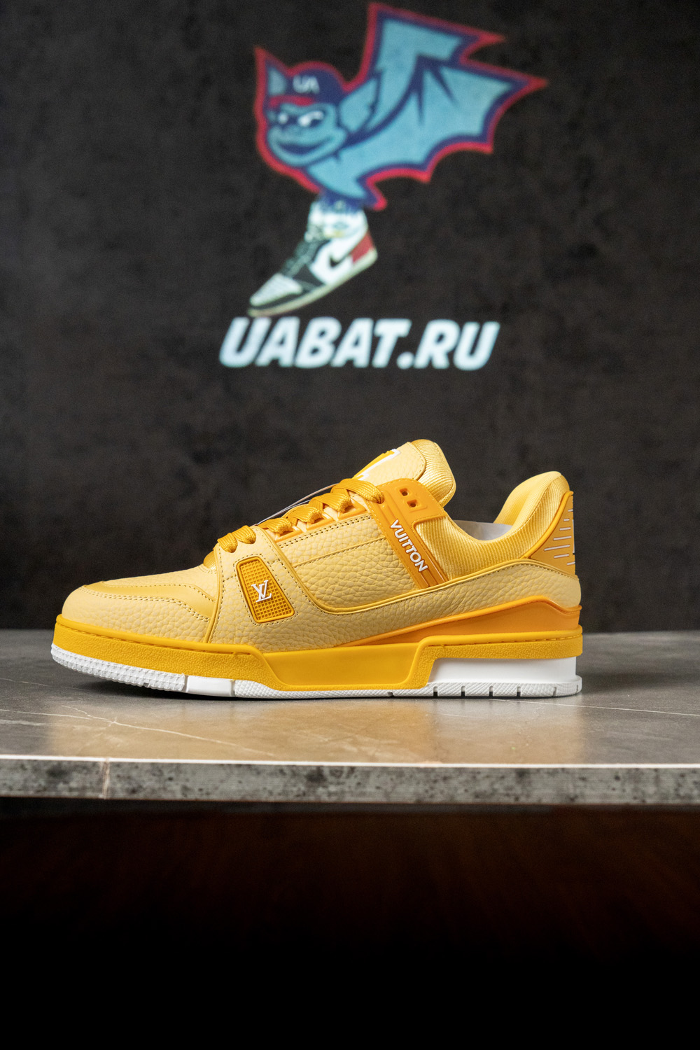 l0*is V*t0n lv trainer yellow white