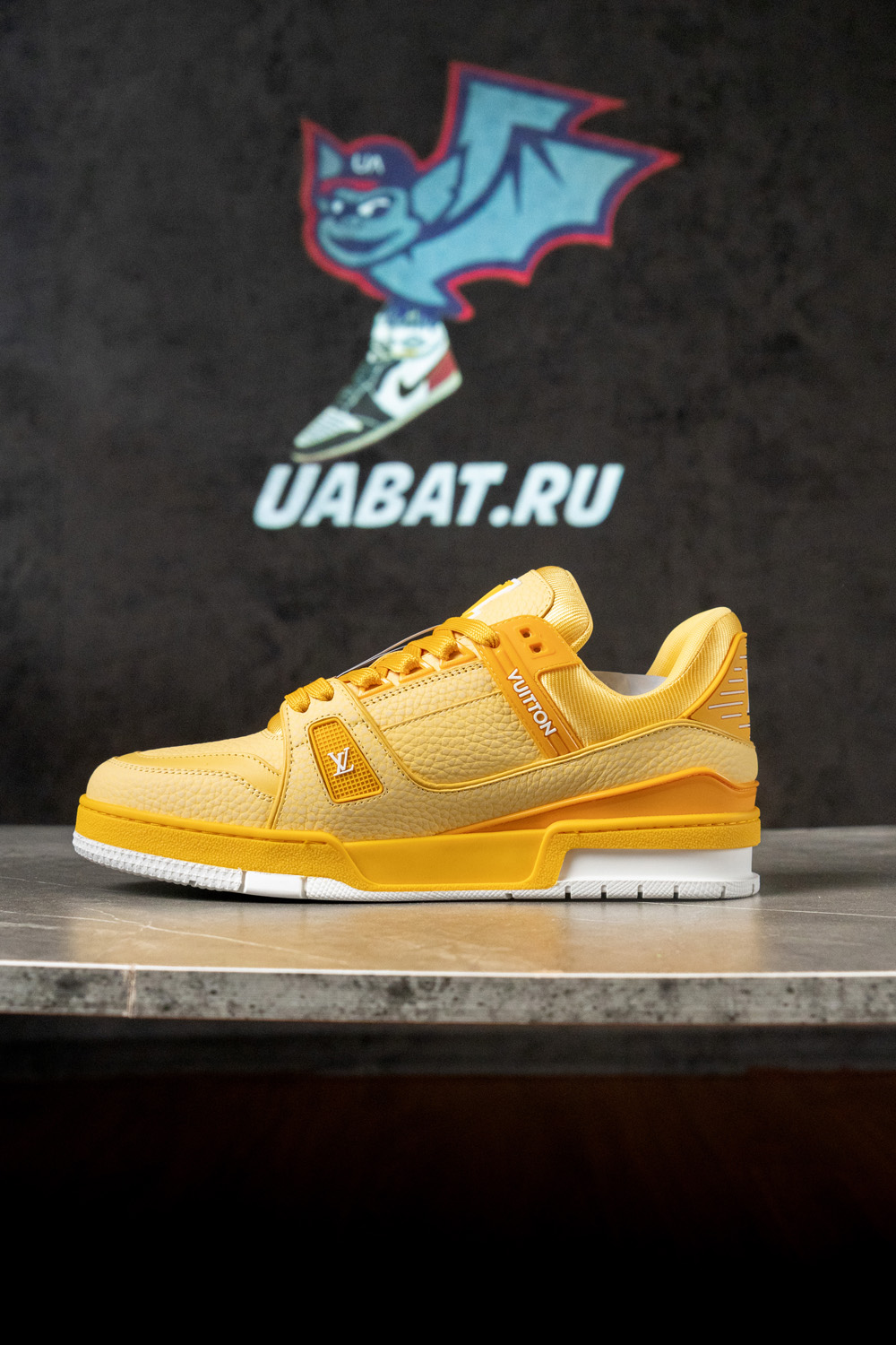 l0*is V*t0n lv trainer yellow white