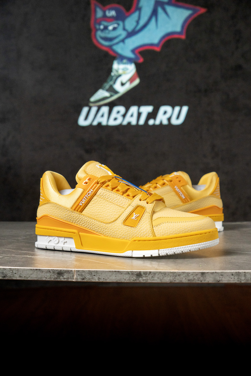 l0*is V*t0n lv trainer yellow white