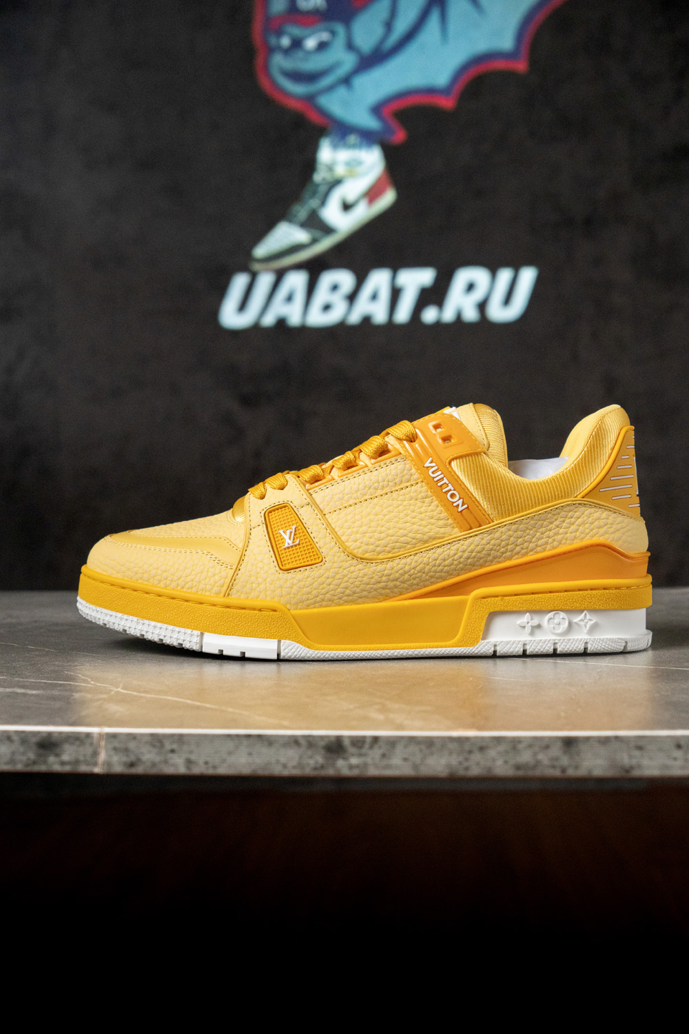 l0*is V*t0n lv trainer yellow white