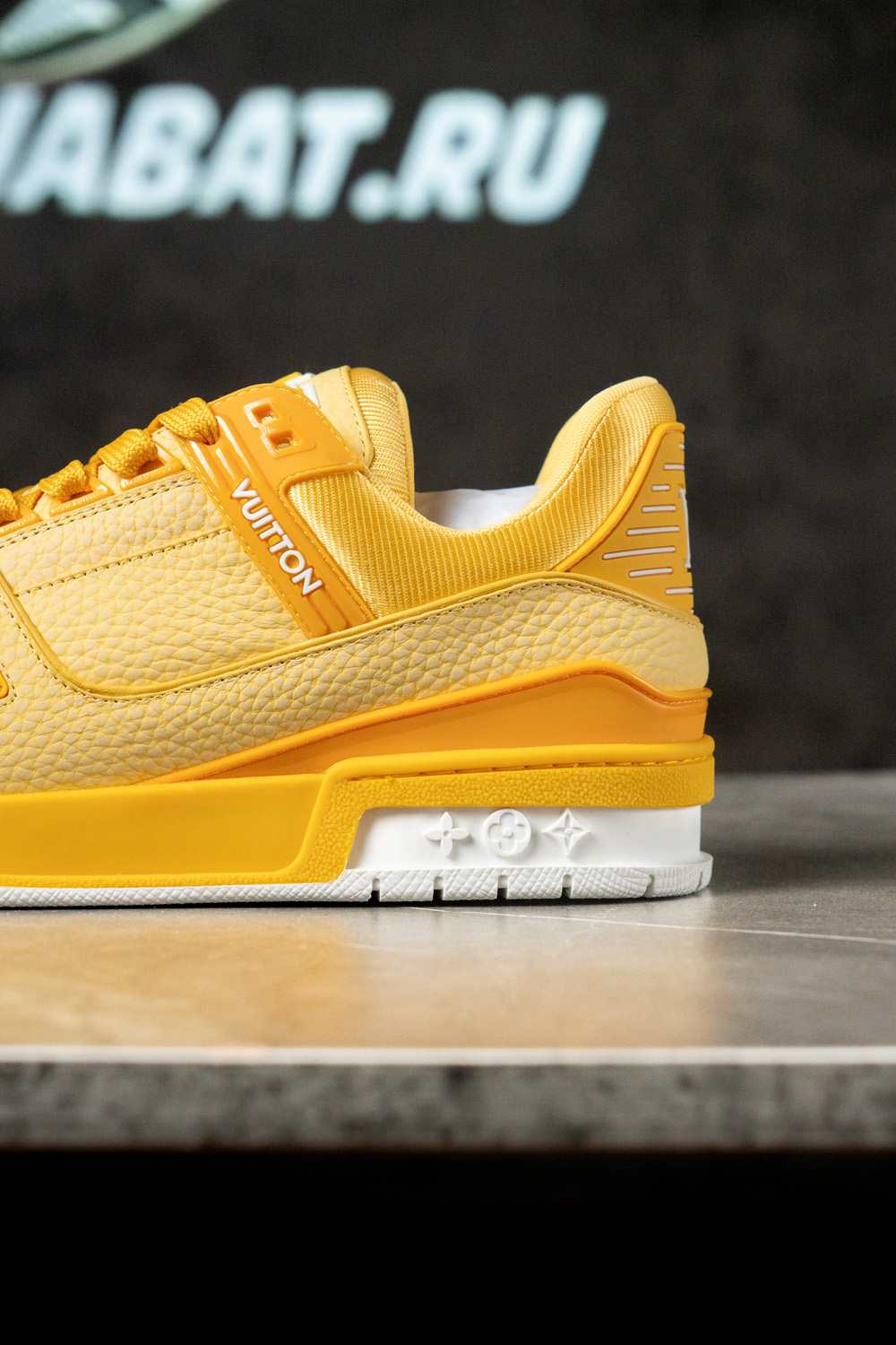 l0*is V*t0n lv trainer yellow white