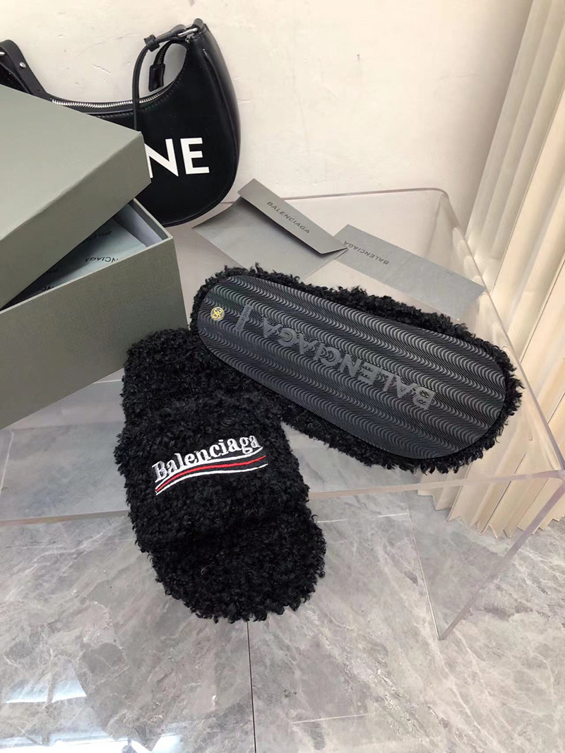 Ba*len*cia*ga furry slide sandal in black
