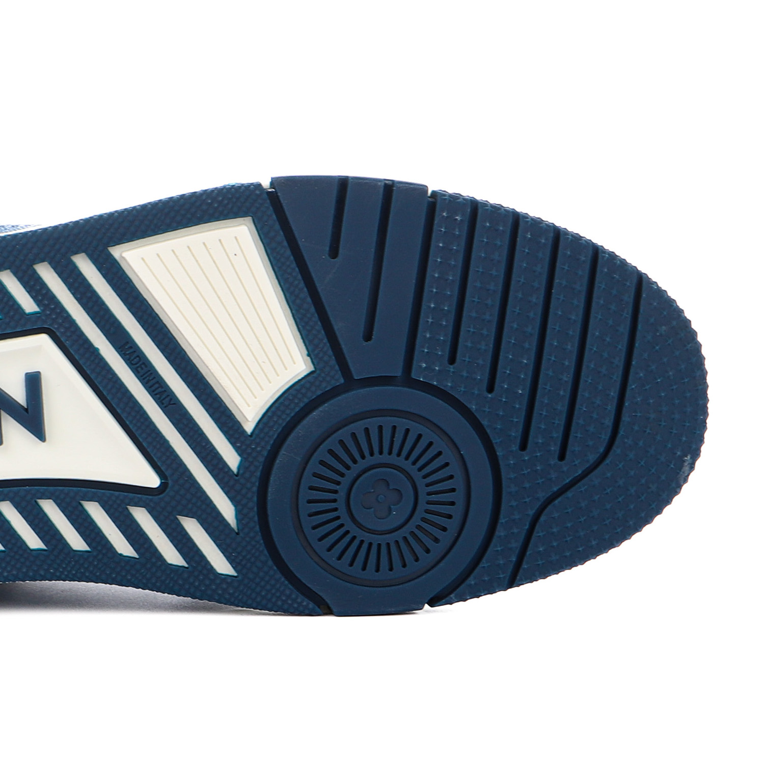 l0*is V*t0n trainer sneaker