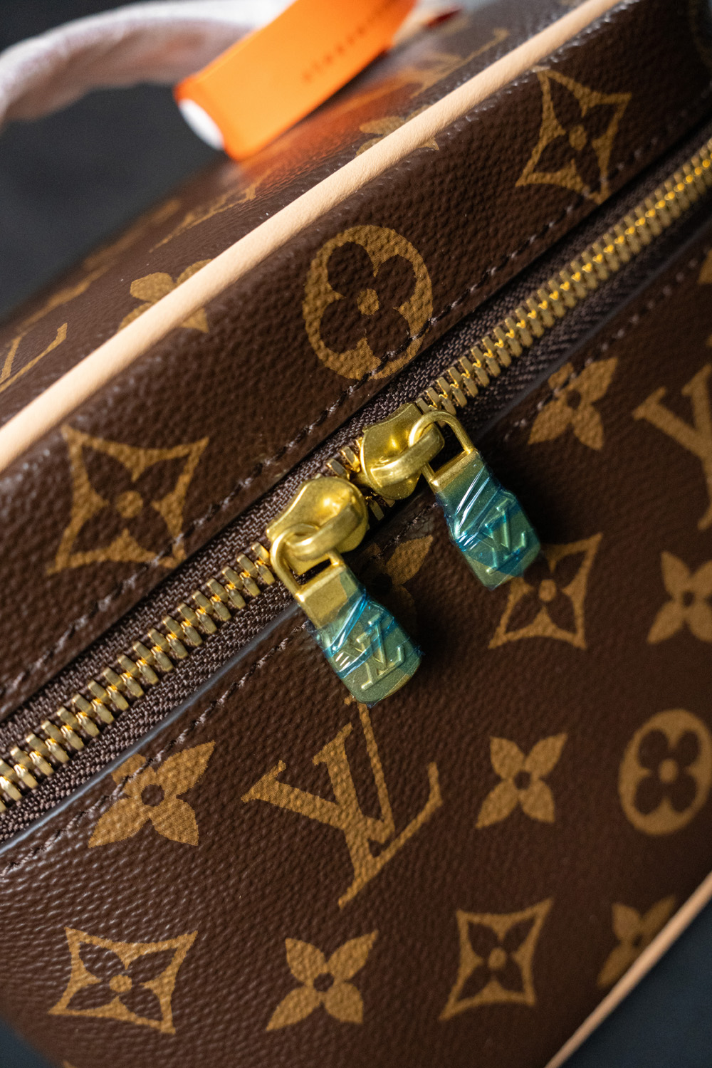 l0*is V*t0n bags m44495 20*13.5*12cm