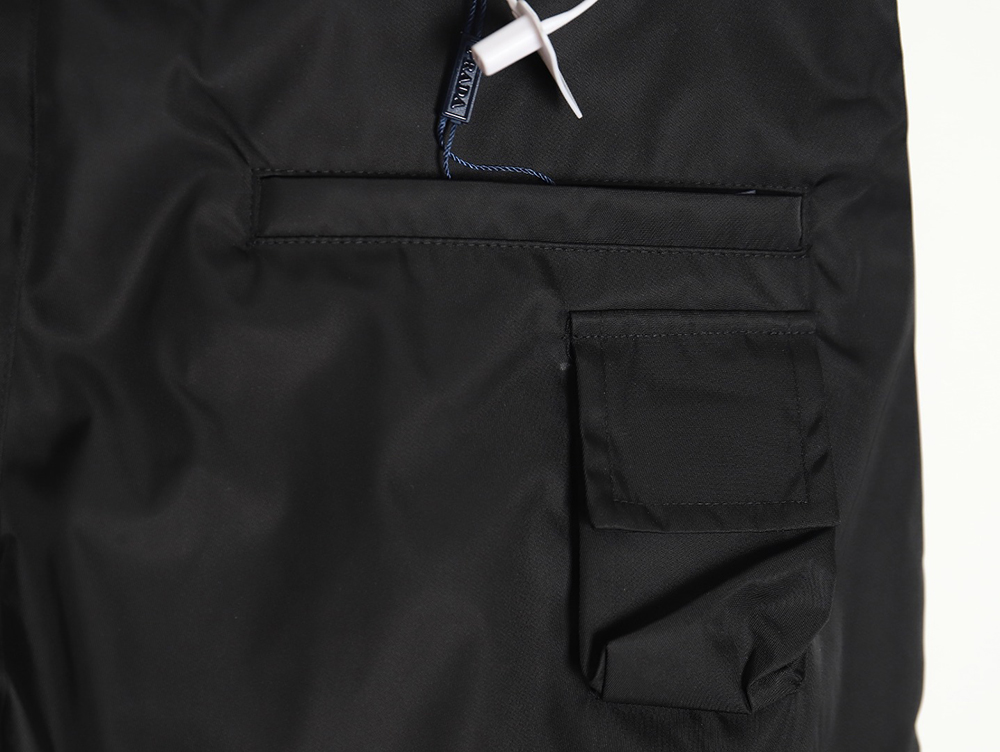 Pra*a 24ss triangle logo multifunctional cargo shorts