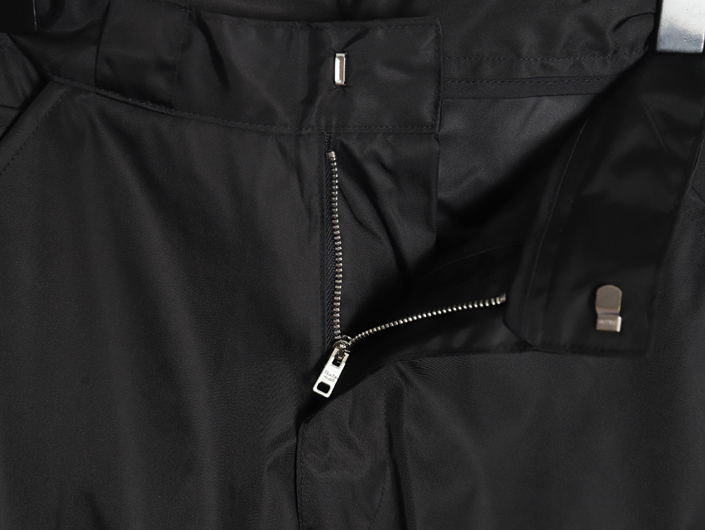 Pra*a 24ss triangle logo multifunctional cargo shorts