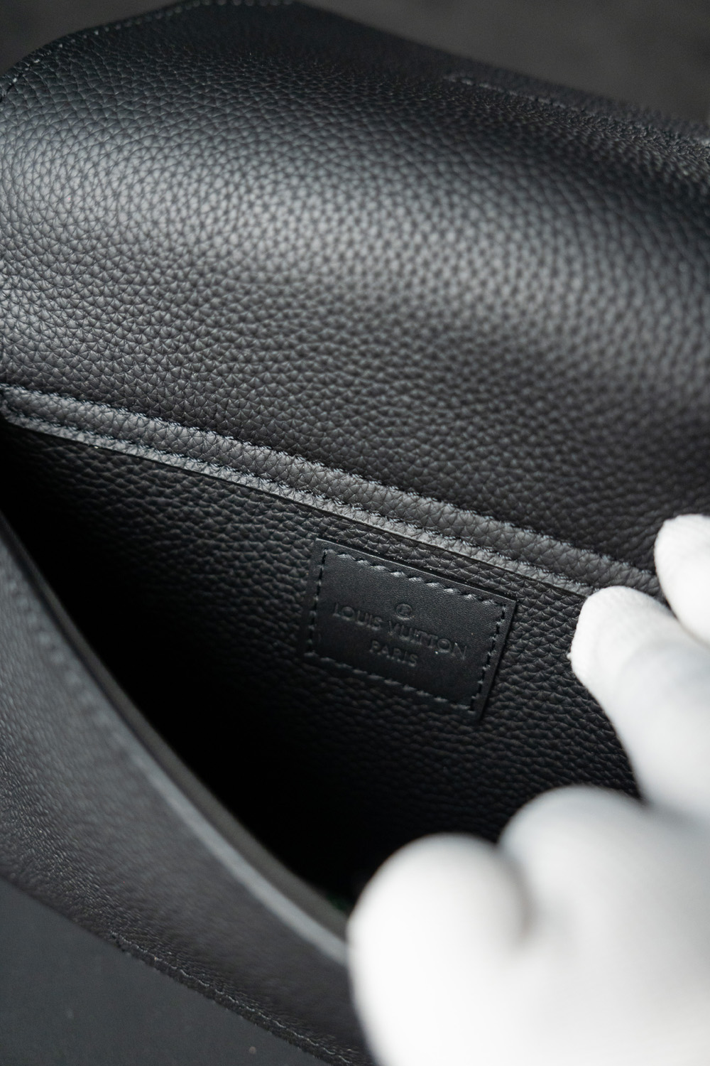 l0*is V*t0n bags m57081 30*16*3cm