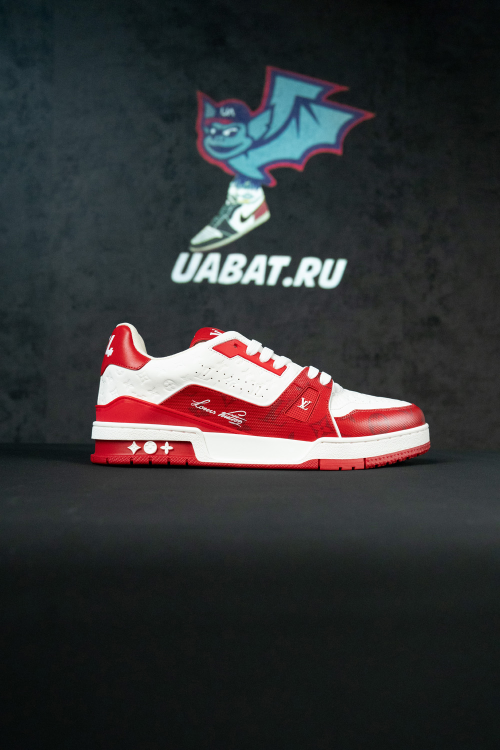 l0*is V*t0n trainer #54 signature red white